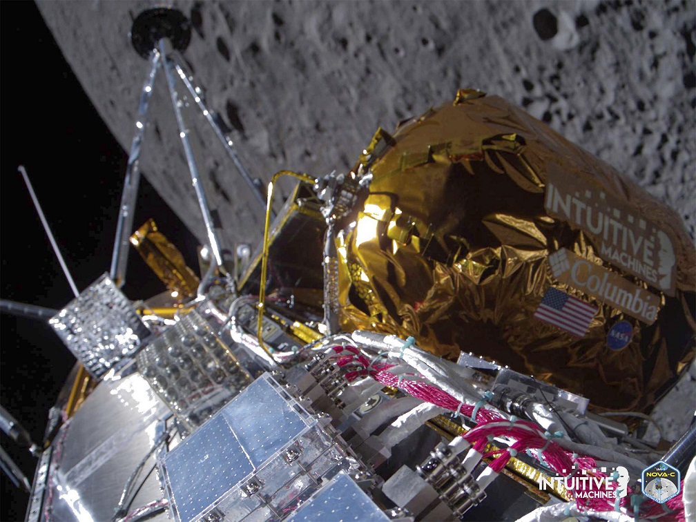 Американский лунный аппарат Odysseus перевернулся при посадке на Луну