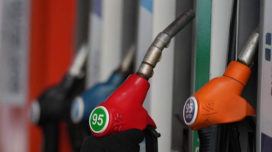 Россия вошла в двадцатку стран с самым дешевым бензином
