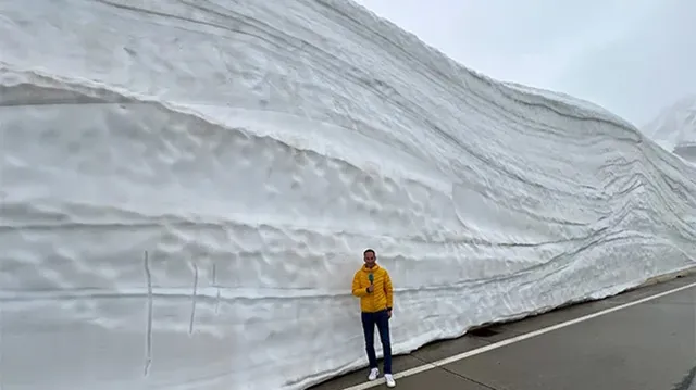 Идет расчистка перевала – Готард: снежные стены высотой почти 8 метров (видео)