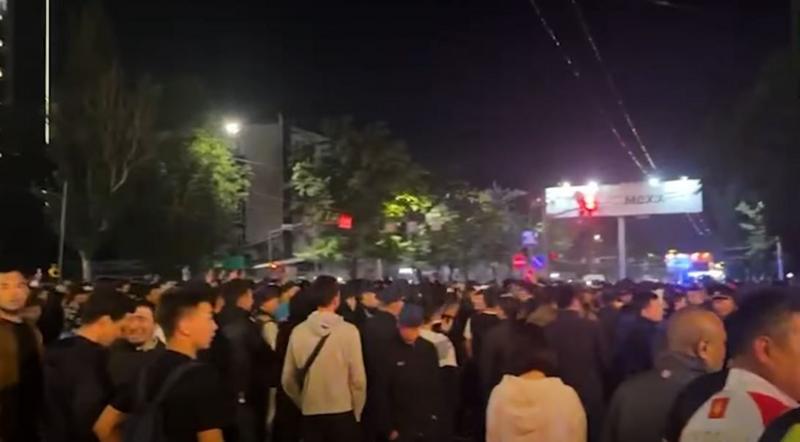 ВВС: Ночные беспорядки в Бишкеке: десятки сильно травмированы