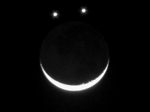 Не пропустите: 16 мая Юпитер, Венера и Луна образуют улыбающееся лицо