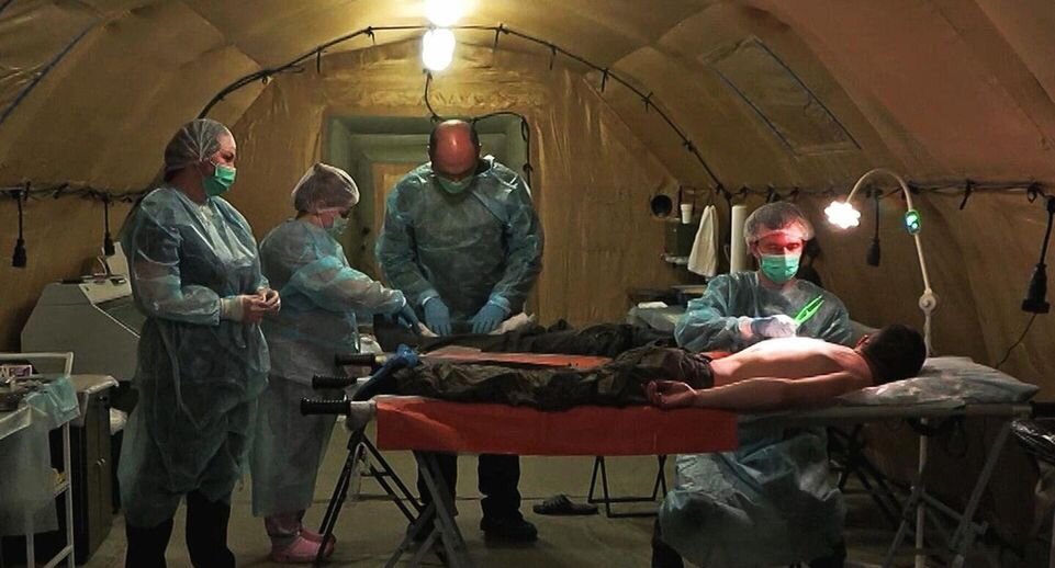 Полевой хирург ценой жизни спас семерых раненых бойцов РФ от украинского дрона