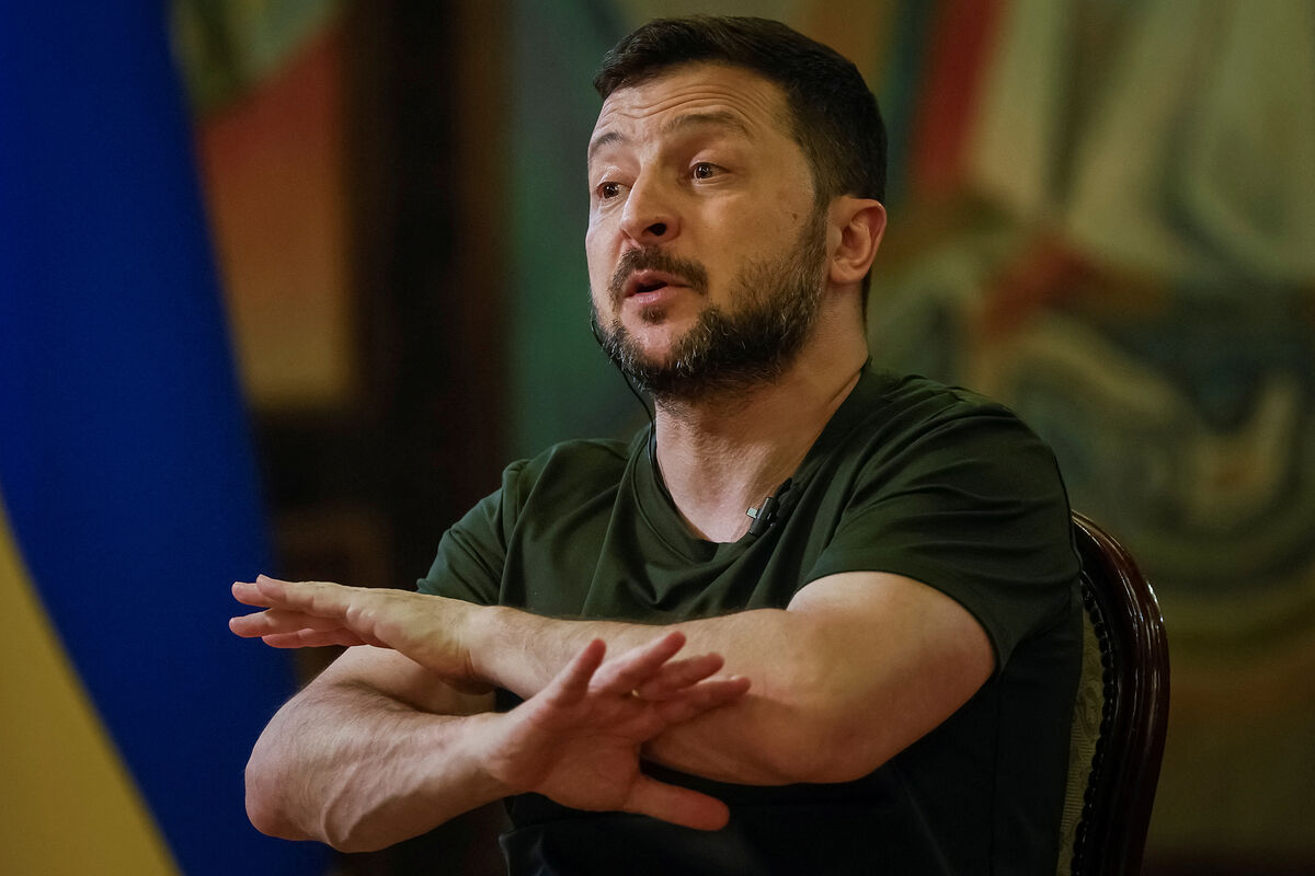 Зеленский призвал украинских граждан уже сейчас возвращаться из-за границы для восстановления страны