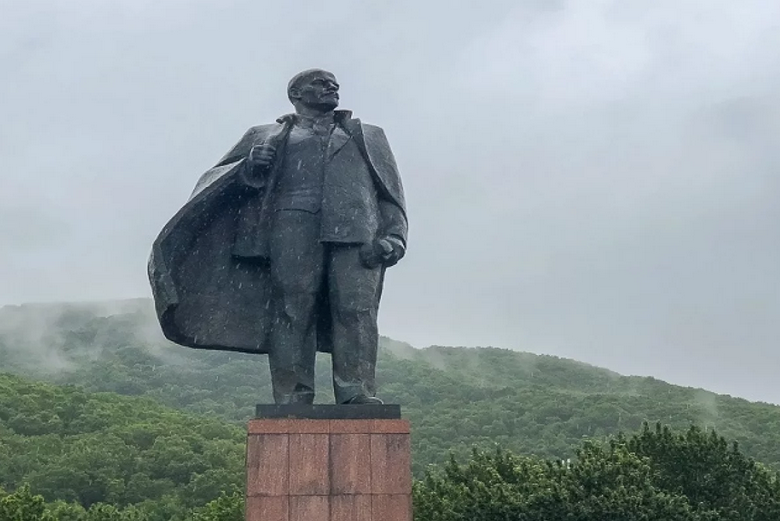 Историк Мясников призвал убрать памятники Ленину с улиц городов