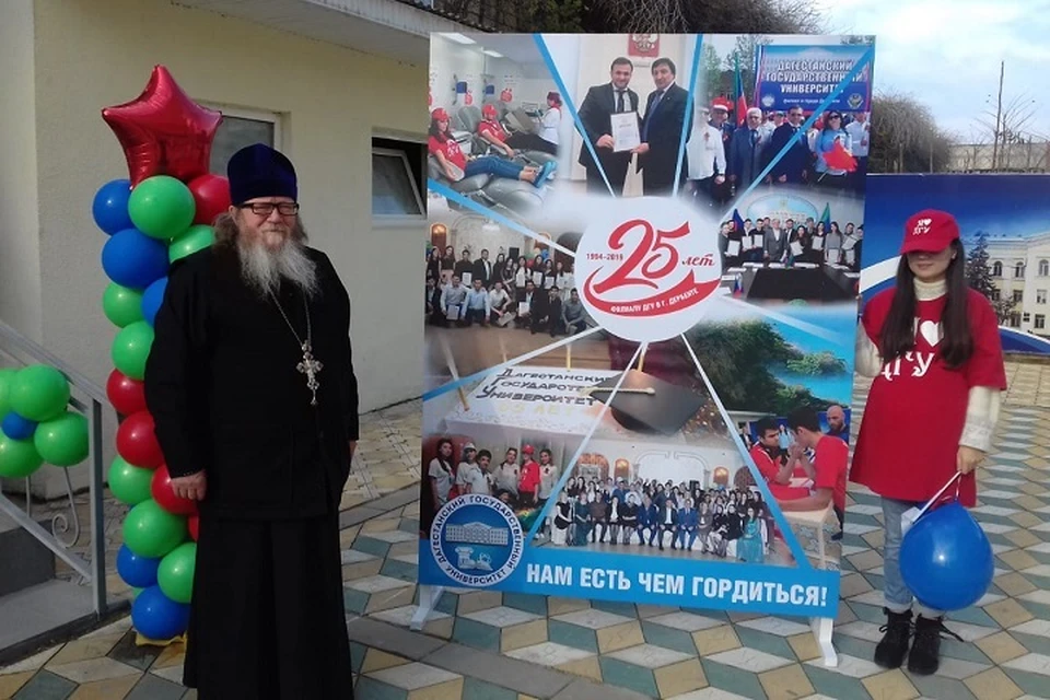 «Он умер как мученик, спасая икону»: Родные зарезанного в Дагестане священника раскрыли причину его убийства