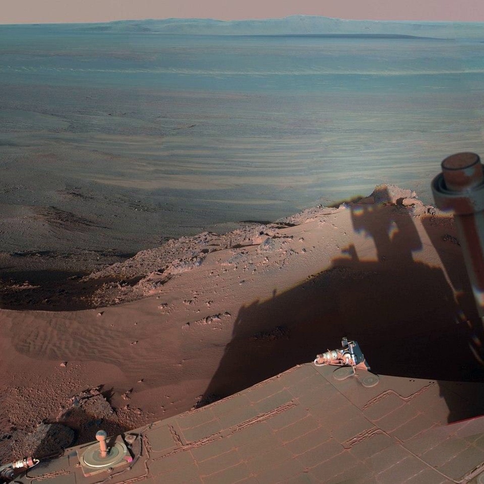 Фото непосредственно из ударного кратера Индевор на Марсе.