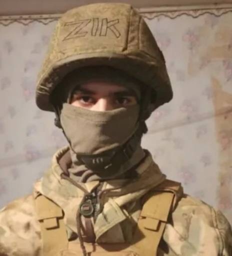 В Екатеринбурге бойцу из Таджикистана, отличившемуся на СВО, помогли стать гражданином России.