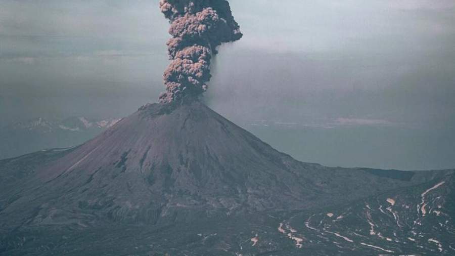 Вулкан Карымский на Камчатке выбросил пепел на 4 км
