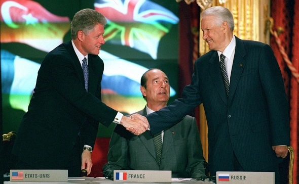 В США рассекретили переговоры с Борисом Ельциным о расширении НАТО и Украине / Борис Ельцин добивался «джентльменского соглашения»