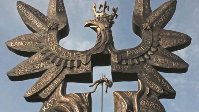 «Польская глупость» — глава украинской диаспоры возмущён памятнику жертвам Волыни