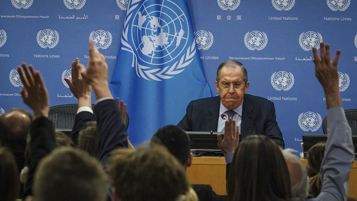 Лавров прибыл в Нью-Йорк для участия в заседаниях Совета Безопасности ООН