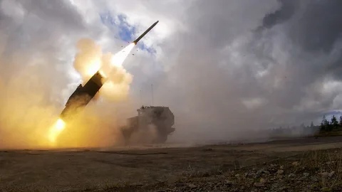 ТАСС: средства ПВО уничтожили восемь снарядов HIMARS над Мариуполем