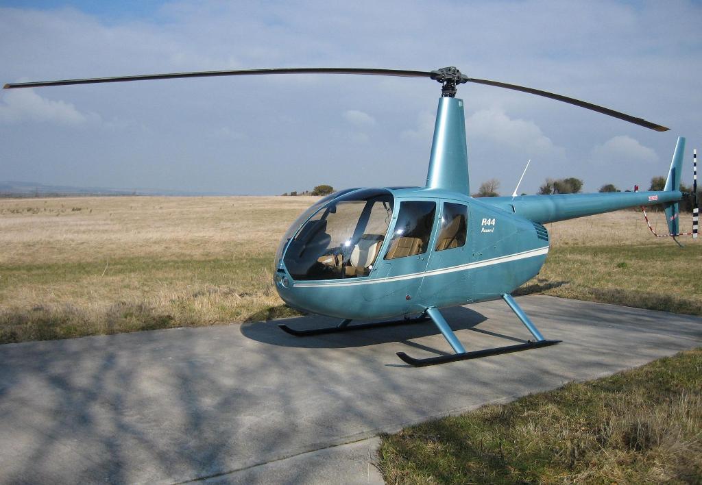 Вертолет Robinson с пассажирами пропал в Якутии