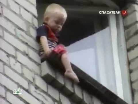 В Кузбассе два ребёнка выпали с высоты 2 и 9 этажа и оба выжили