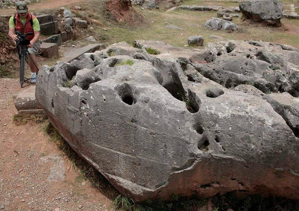 Валун в Саксаюамане, Перу