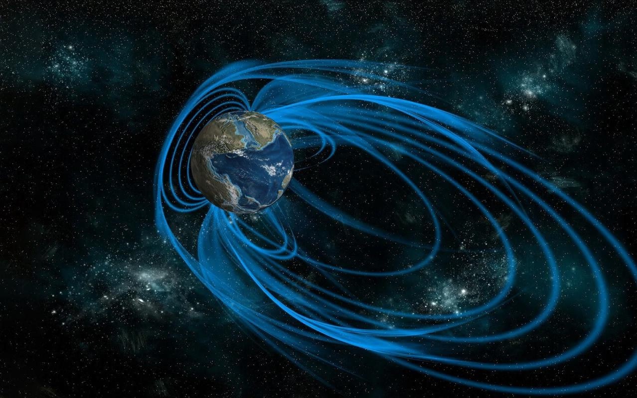 Магнитное поле Земли отклоняет от планеты солнечный ветер и не даёт ему «бомбардировать» атмосферу.