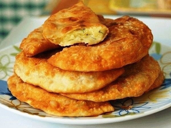 Сочные и аппетитные чебуреки с сыром и картошкой