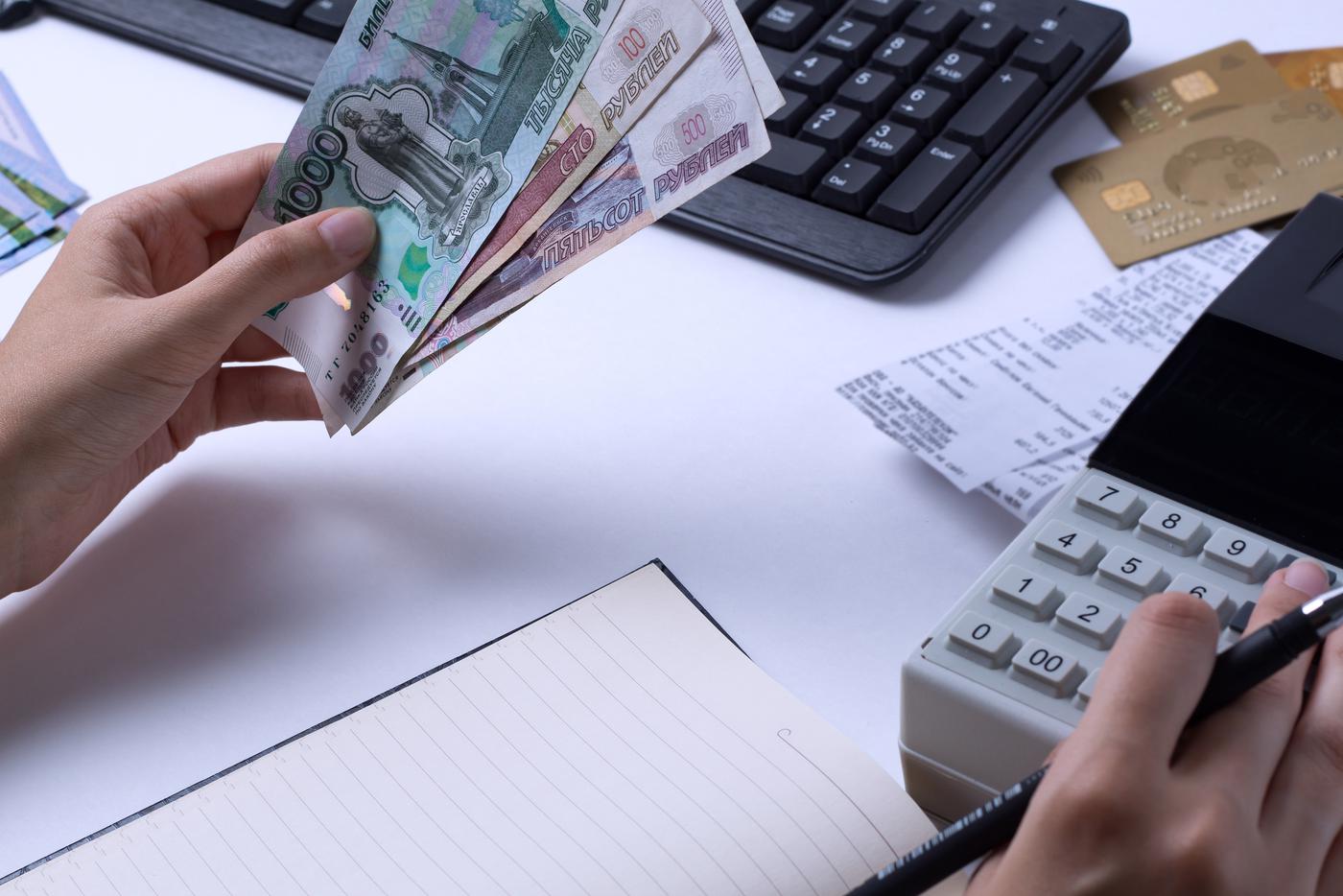 Средняя зарплата в России впервые превысила 91 тыс. рублей