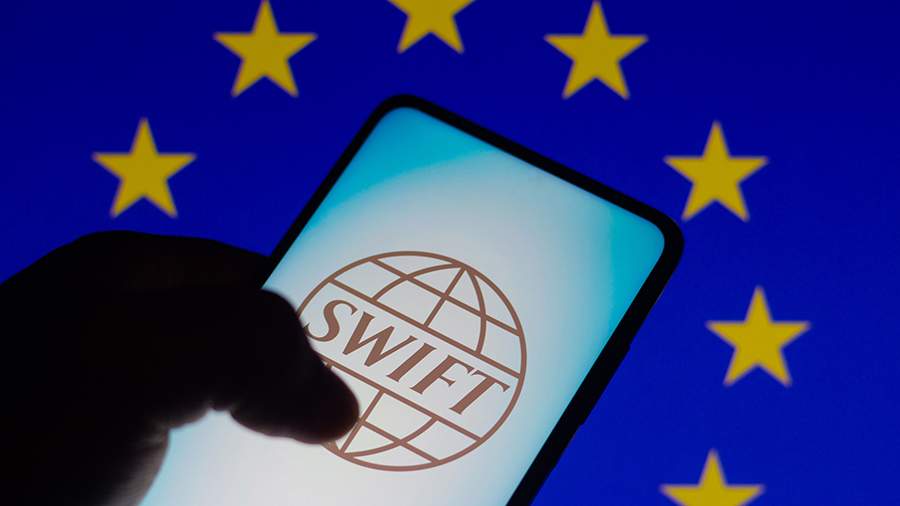 ЕС хочет отключить 20 банков РФ от SWIFT в рамках новых санкций