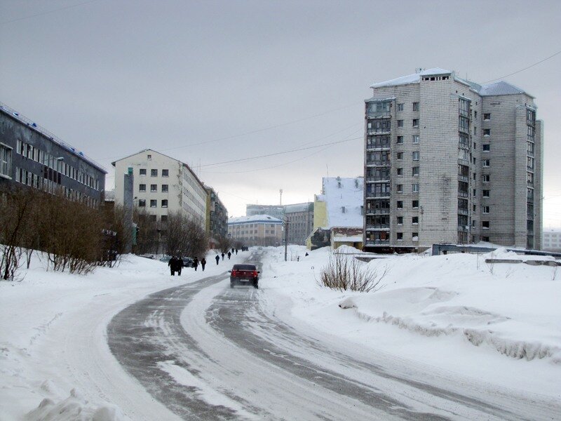 Метровые сугробы в российском городе