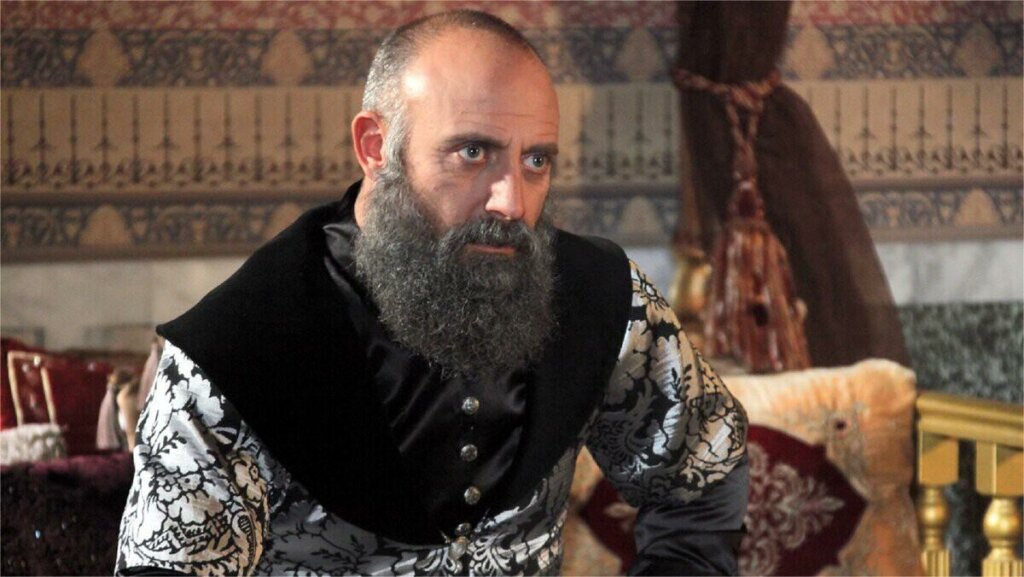 Звезда «Великолепного века» Халит Эргенч получил срок по делу о протестах в Стамбуле