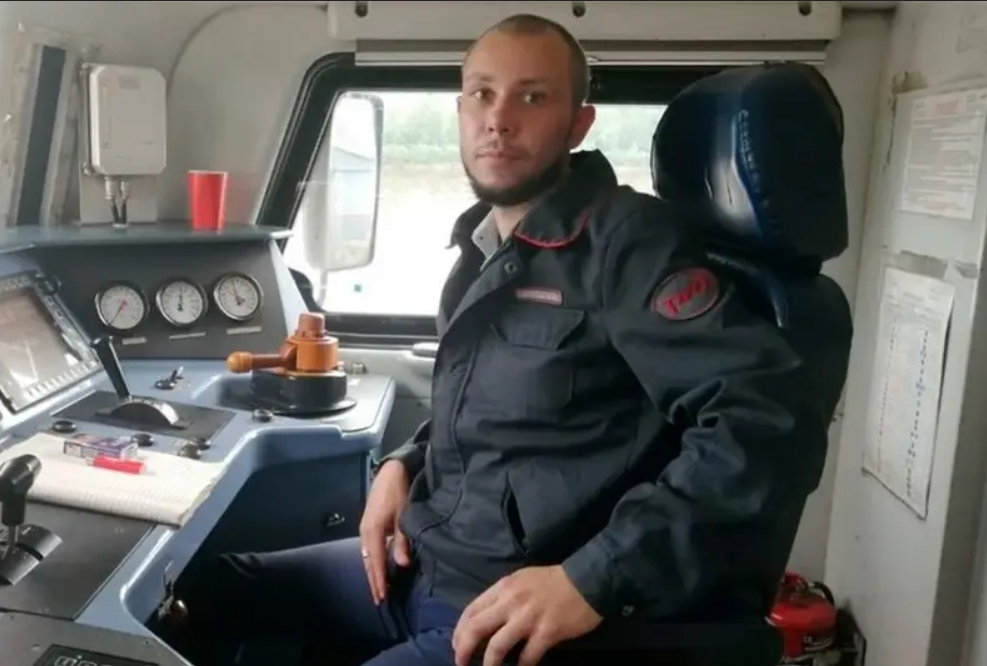 «Оставался на месте до конца»: Погибший в результате подрыва моста в Брянской области машинист спас сотни жизней
