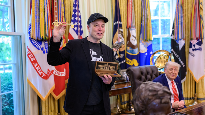 Трамп подарил Маску золотой ключ от Белого дома после его ухода из DOGE