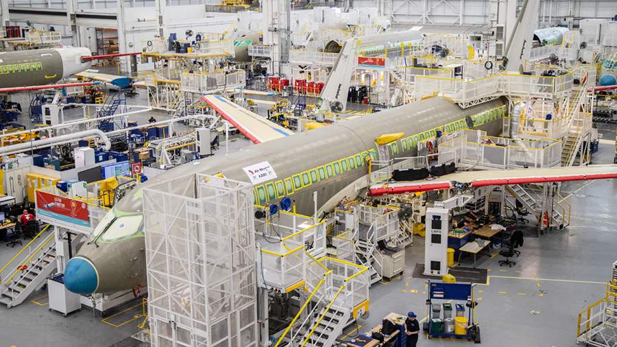 Еноты перегрызли провода самолета Airbus на заводе в Канаде и остановили его работу