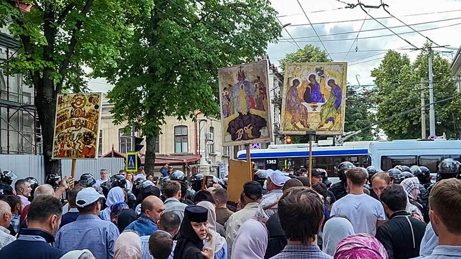В Кишиневе произошли столкновения между полицией и православными верующими