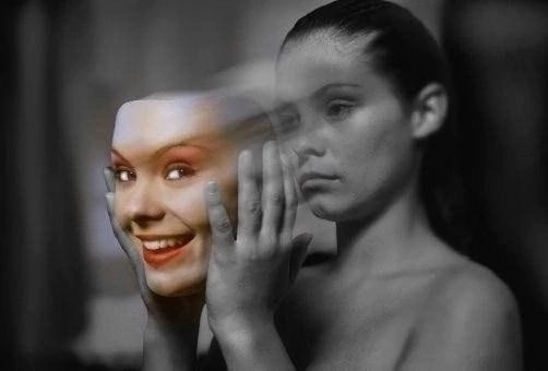 улыбками не достичь ни уважения, ни расположения тех, кому адресованы эти улыбки.