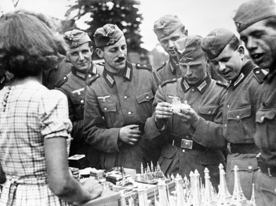 14 июня 1940 года немецкие войска вошли в Париж.