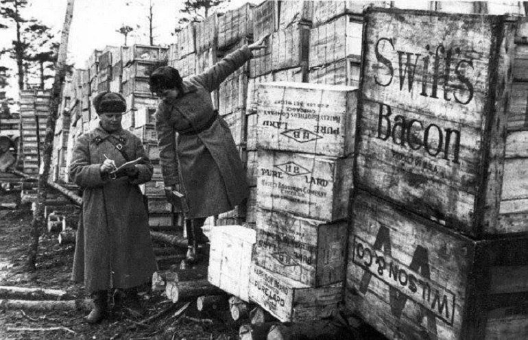 В период войны, с конца 1941-го по май 1945 года, с Британских островов в СССР прибыло около 4 млн тонн грузов оборонного назначения.