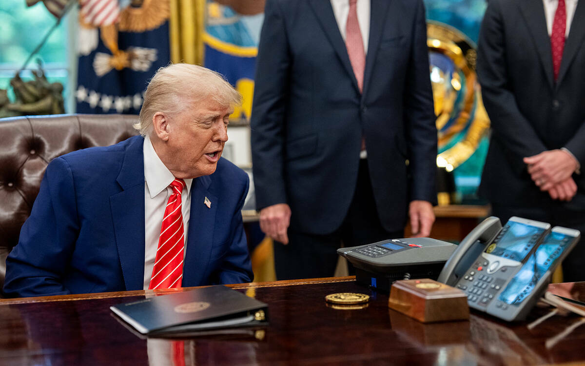 Трамп о разговоре с Путиным: Я сказал ему, что мне не нужна помощь с Ираном, а нужна помощь с вами
