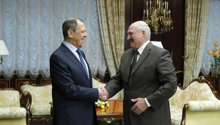 Лукашенко передал Лаврову привет от Путина