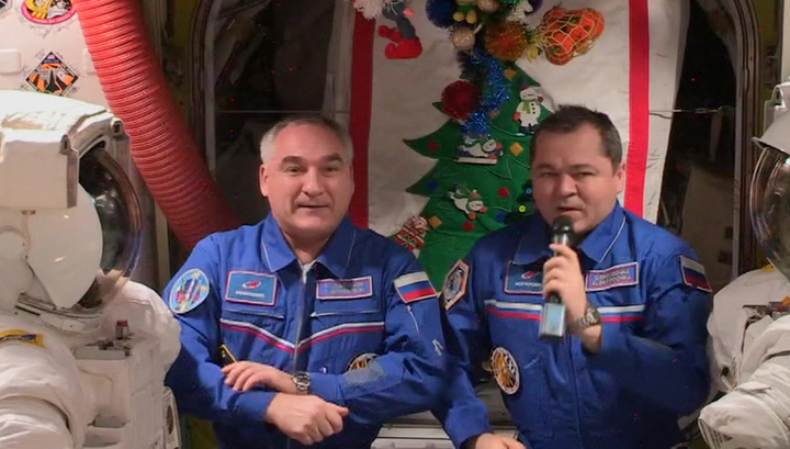 Космонавты Скворцов и Скрипочка поздравили православных с Рождеством