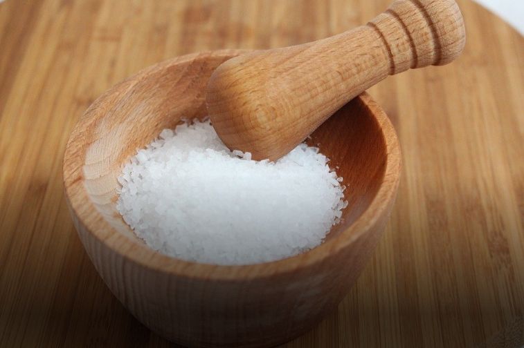 «Белый яд», который не нужен человеческому организму, а также другие мифы о соли