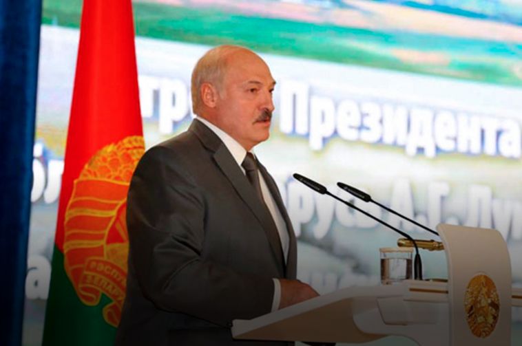 Лукашенко анонсировал внесение решительных поправок в Конституцию