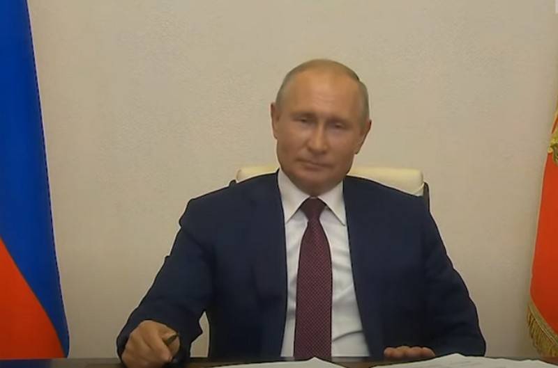 «Мина замедленного действия»: Путин рассказал о поправках в Конституцию