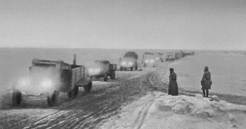 «Дорога жизни» - это название относится к трем различным способам доставки грузов в Ленинград.