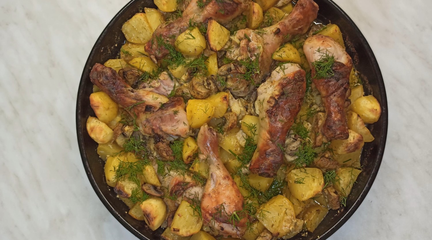 Курица с картошкой и грибами в духовке. Вкусный ужин - всегда мало!