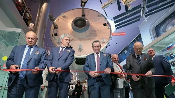 Космонавт рассказал, как НАСА вынудило Россию отказаться от идеи "Мира-2"