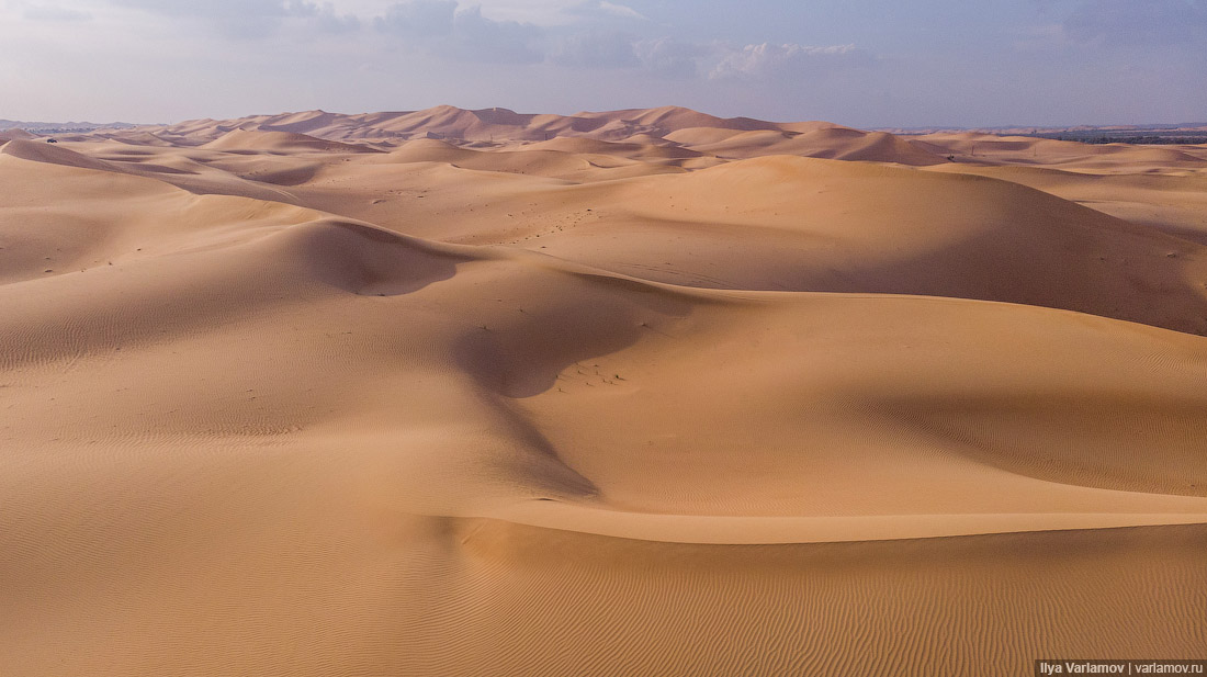 какова глубина песка в пустынях?