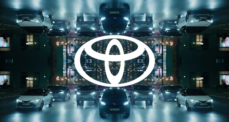 Компания Toyota сменила фирменный логотип