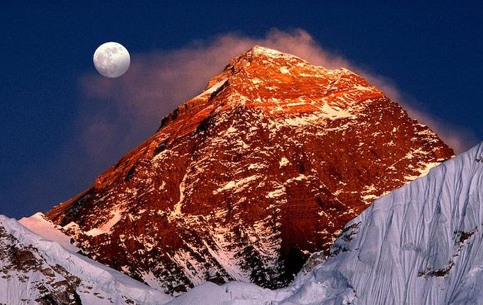 На самом деле Эверест не самая высокая гора в мире