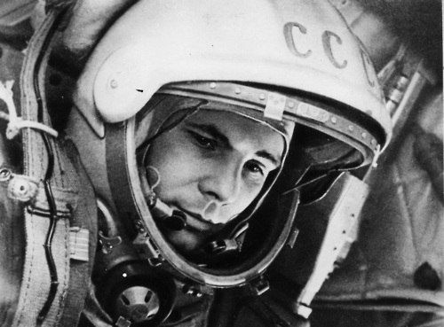 Дважды Герой Советского Союза Георгий Гречко, космонавт, трижды побывавший на орбите отвечает в интервью об Юре Гагарине: