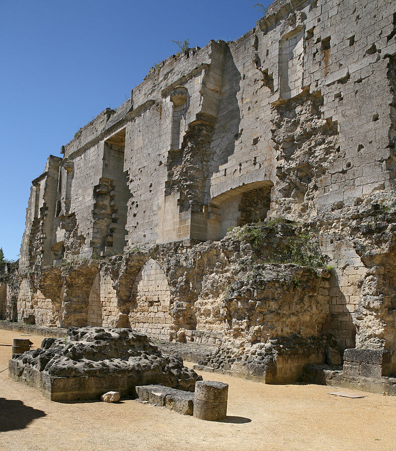 Куси́ (Château de Coucy) — крупнейшая крепость средневековой Европы