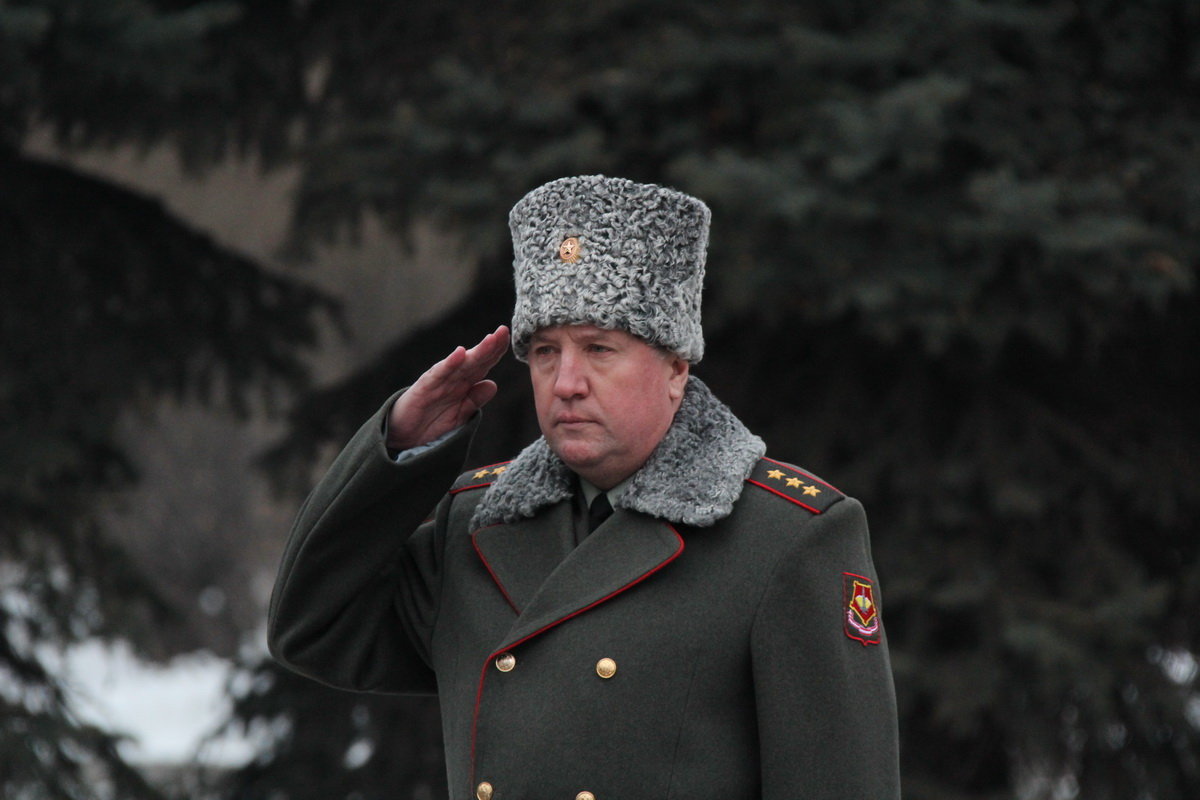 Обсуждается указ президента Путина об отмене использования каракулевых шапок старшими офицерами ВС РФ