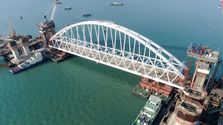 В Керченском проливе будет установлена вторая арка моста