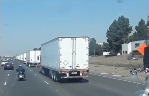 Правительство США готовится к МЕГАСОБЫТИЮ. В Калифорнию едут десятки странных белых грузовиков.