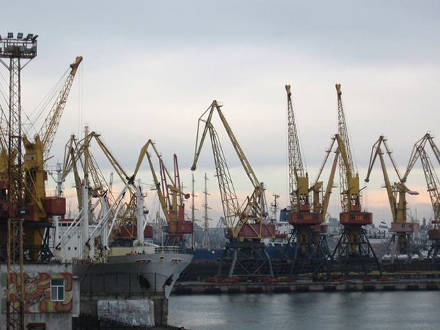 Корабль с углем из США повредил порт в Одессе